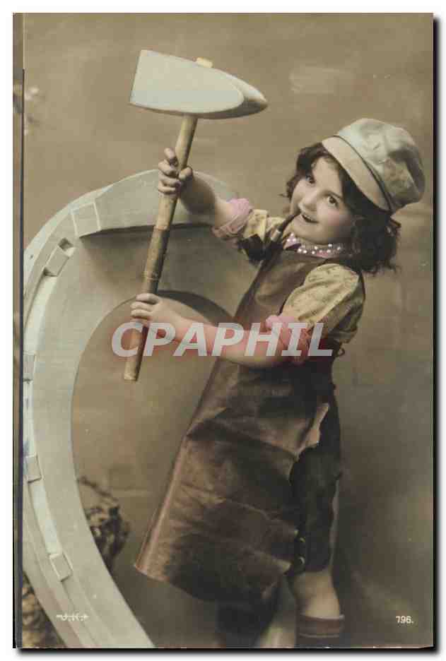 CPA Fantaisie Enfant Marteau