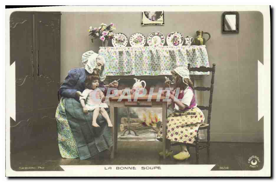 CPA Fantaisie Enfant Grand mere La bonne soupe