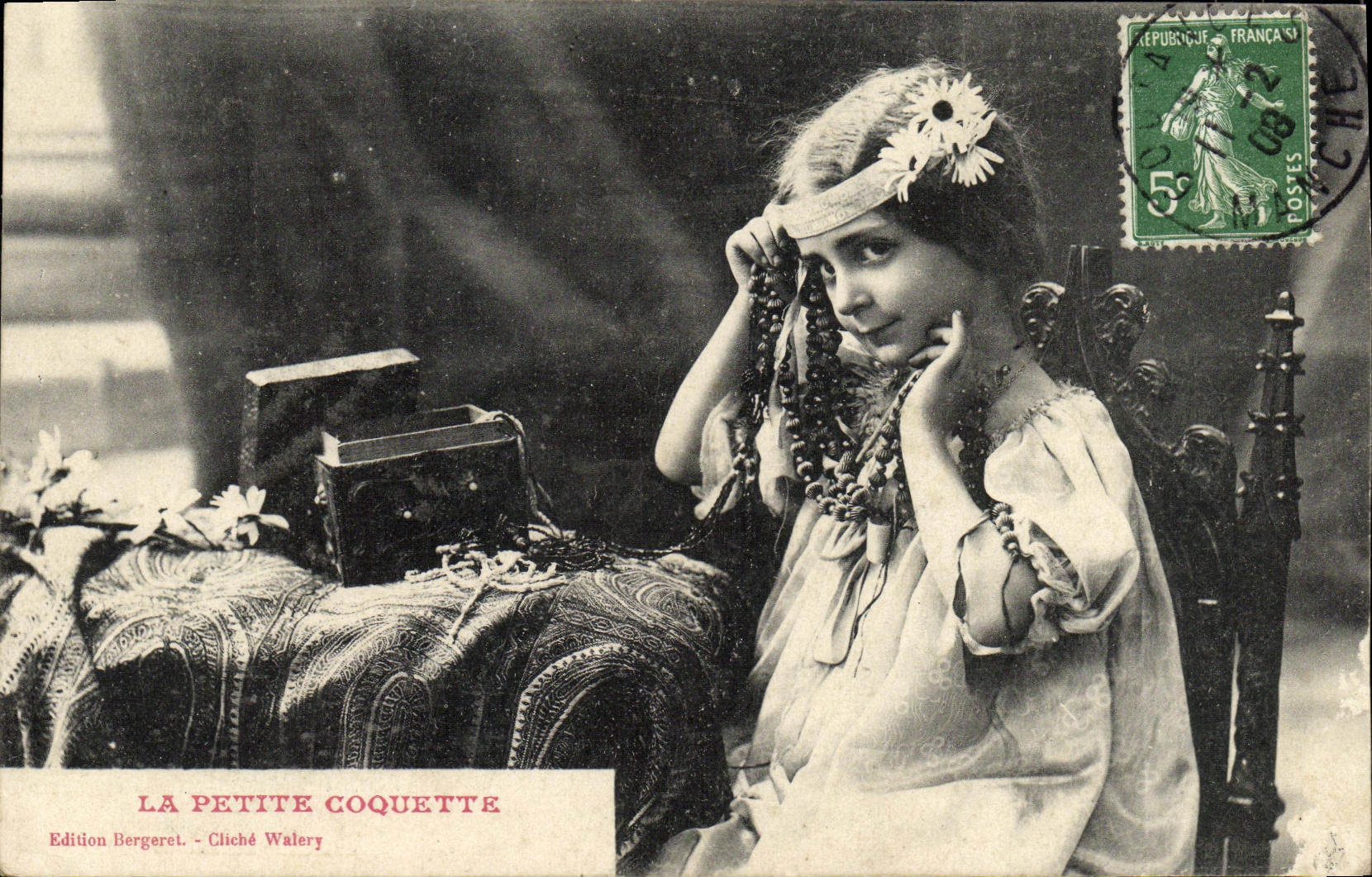 CPA Fantaisie Enfant La petite coquette 