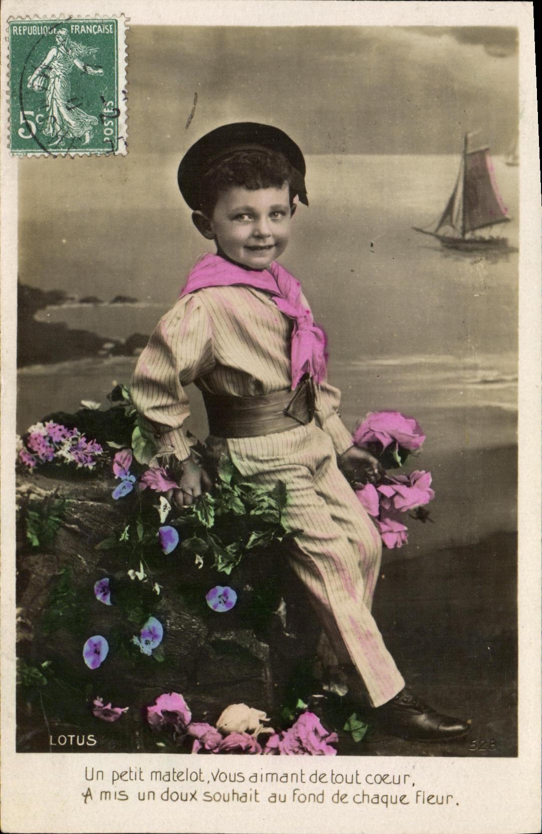 CPA Fantaisie Enfant Petit marin Voilier