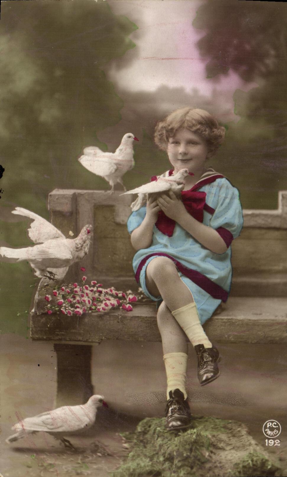CPA Fantaisie Enfant Colombe oiseaux