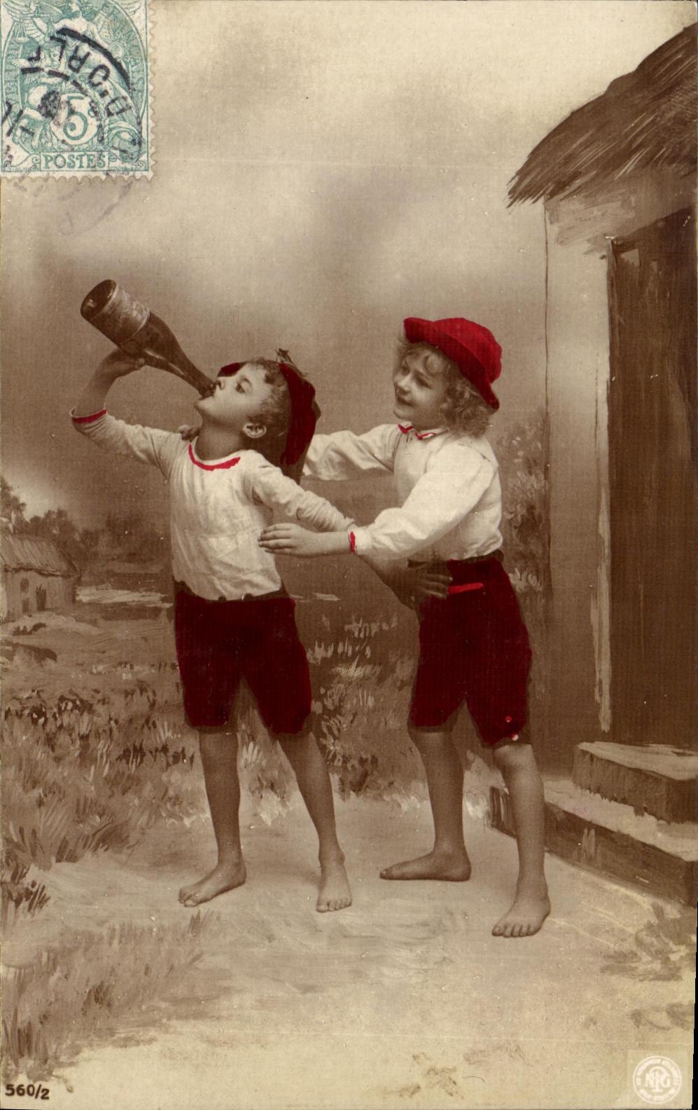CPA Fantaisie Enfants Alcool Vin 