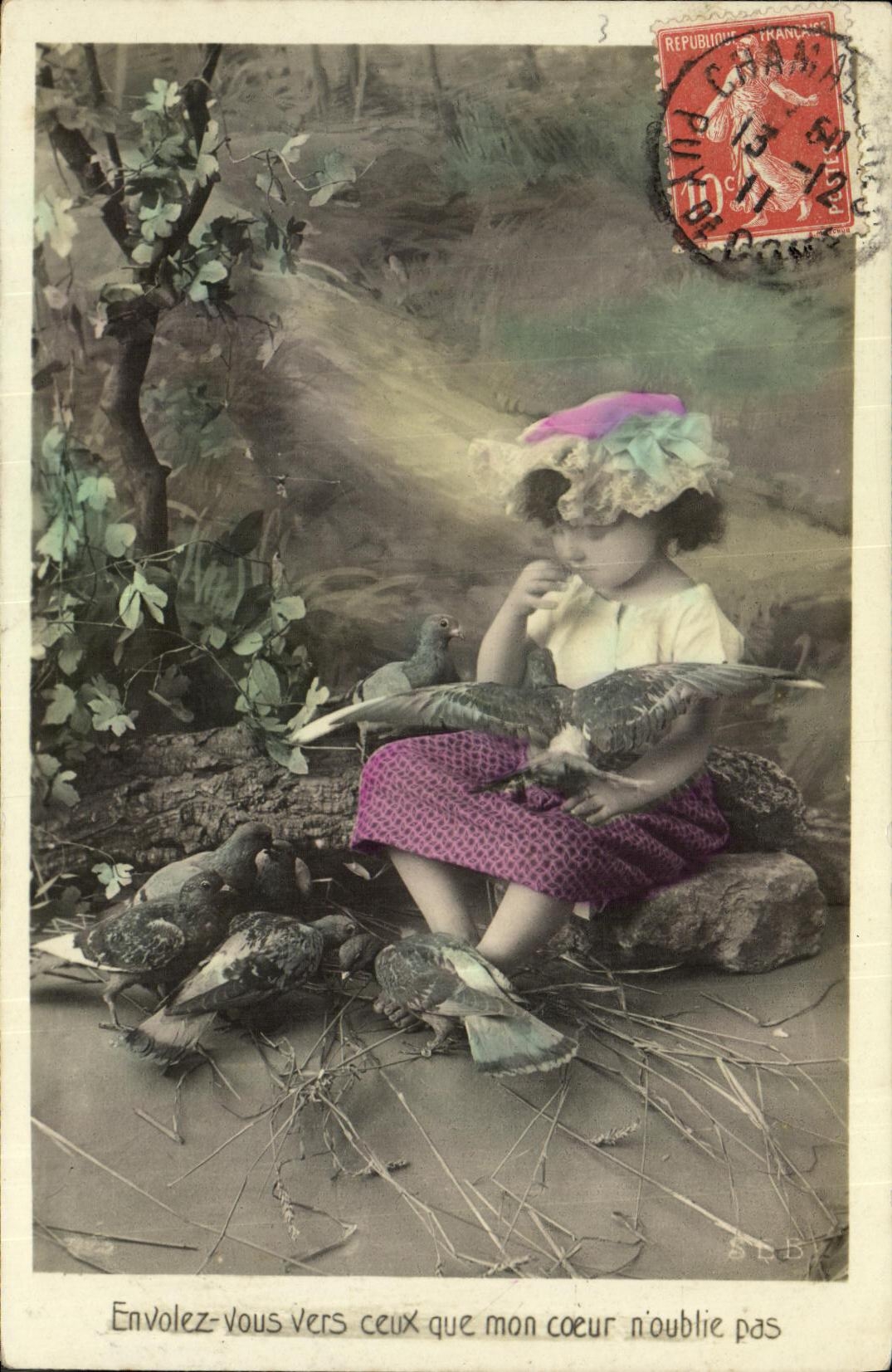 CPA Fantaisie Enfant Pigeons