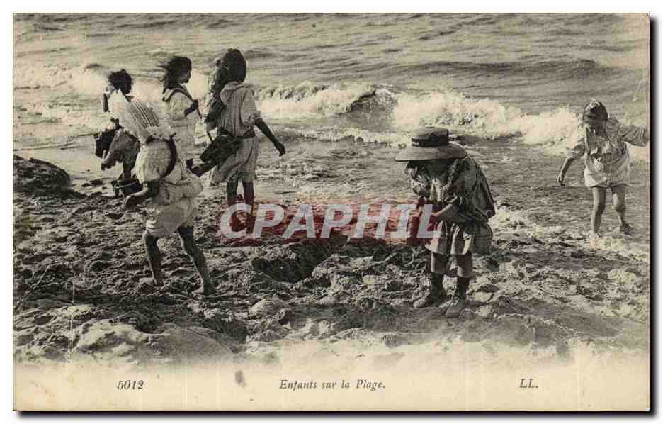 CPA Fantaisie Enfants sur la plage 