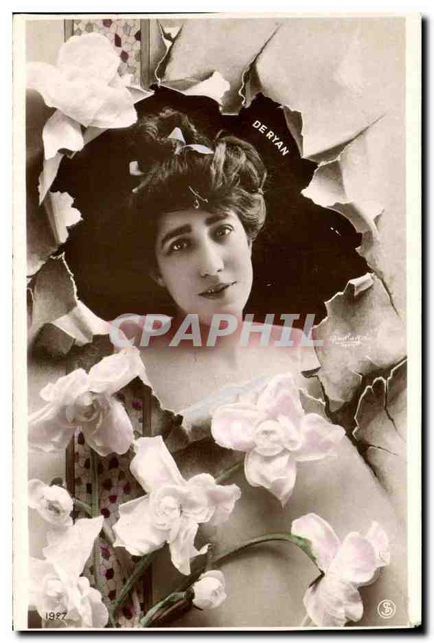 Femme au milieu de fleurs — effet de papier déchiré — De Ryan, 1927
