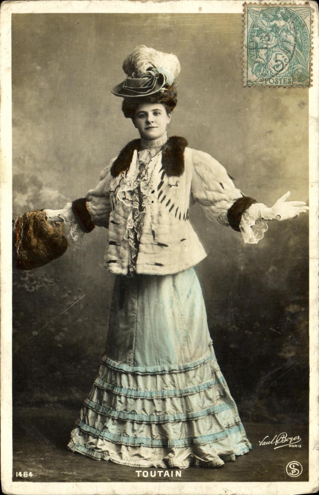 Mademoiselle Toutain — Portrait en costume élégant — Saul Boyer, Paris, n°1464