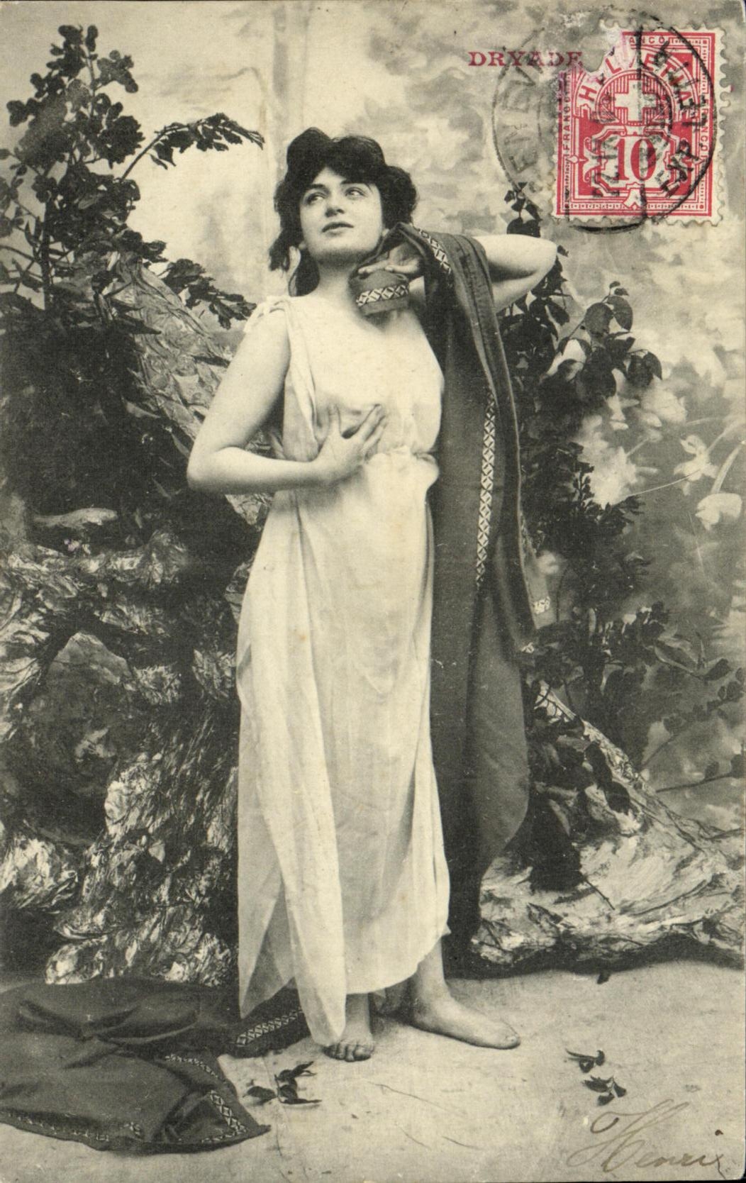 Drysade — Sujet : femme en robe antique — éditeur DRYSADE