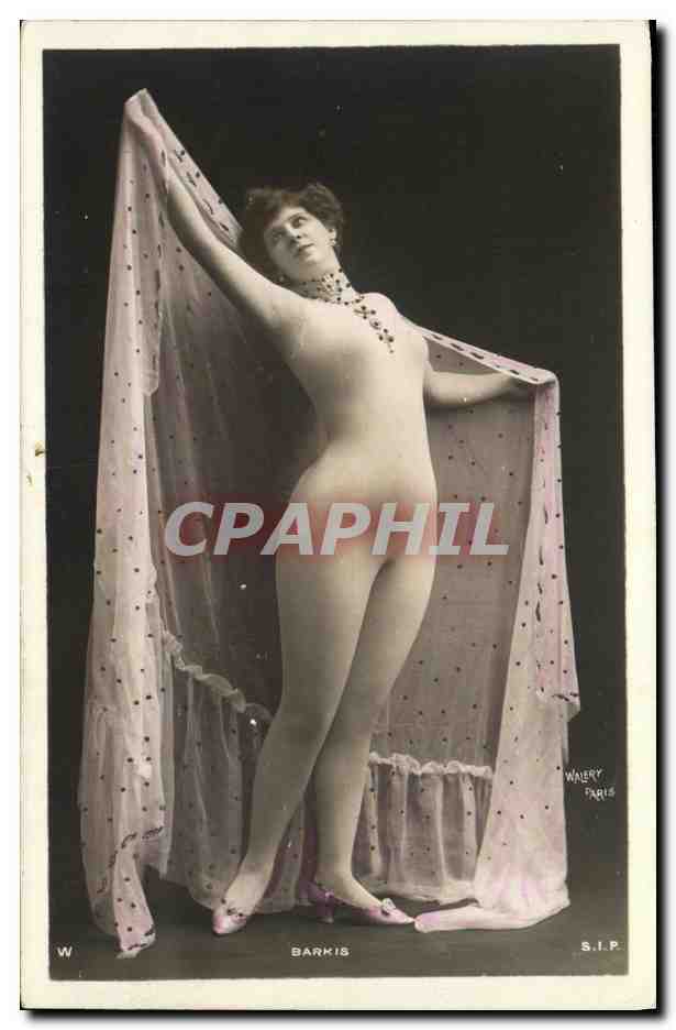 Danseuse nue — pose théâtrale — Winery Paris S.I.P.