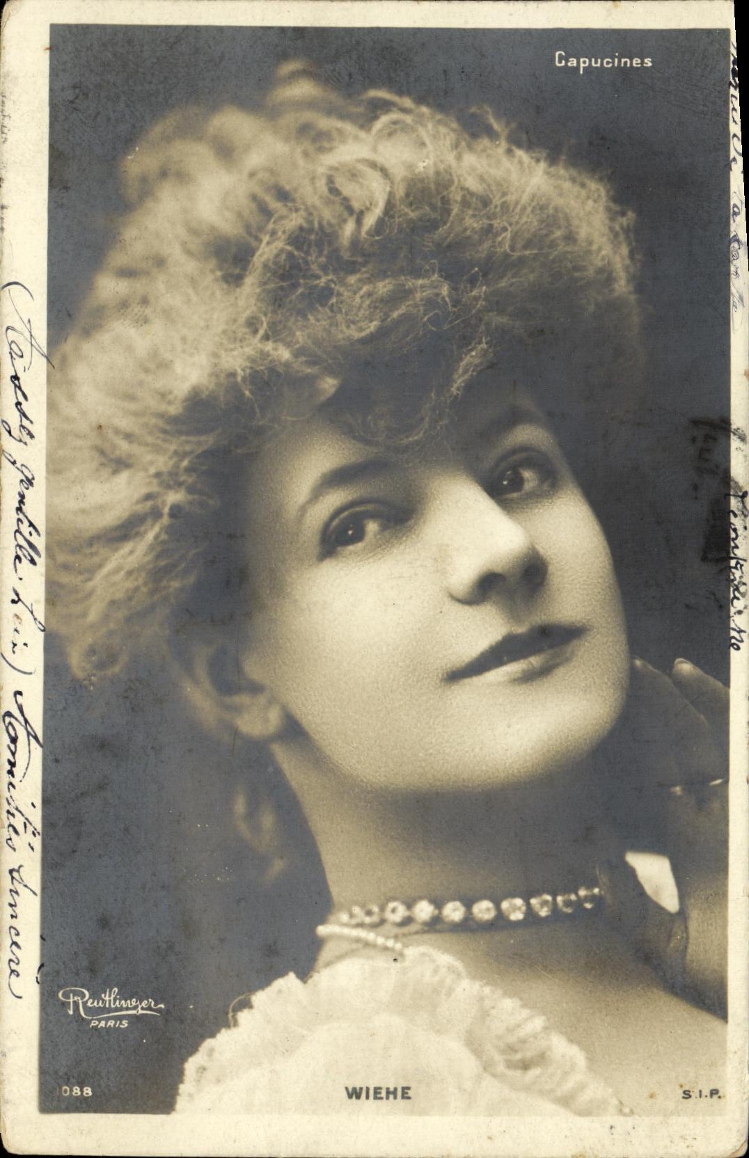 Portrait of singer Wiehe — Capucines — Reutlinger Paris n°088