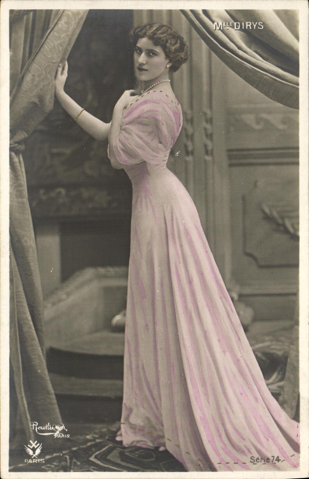 Mlle Dirys — Portrait en robe rose — Peutling, Paris, Série 74