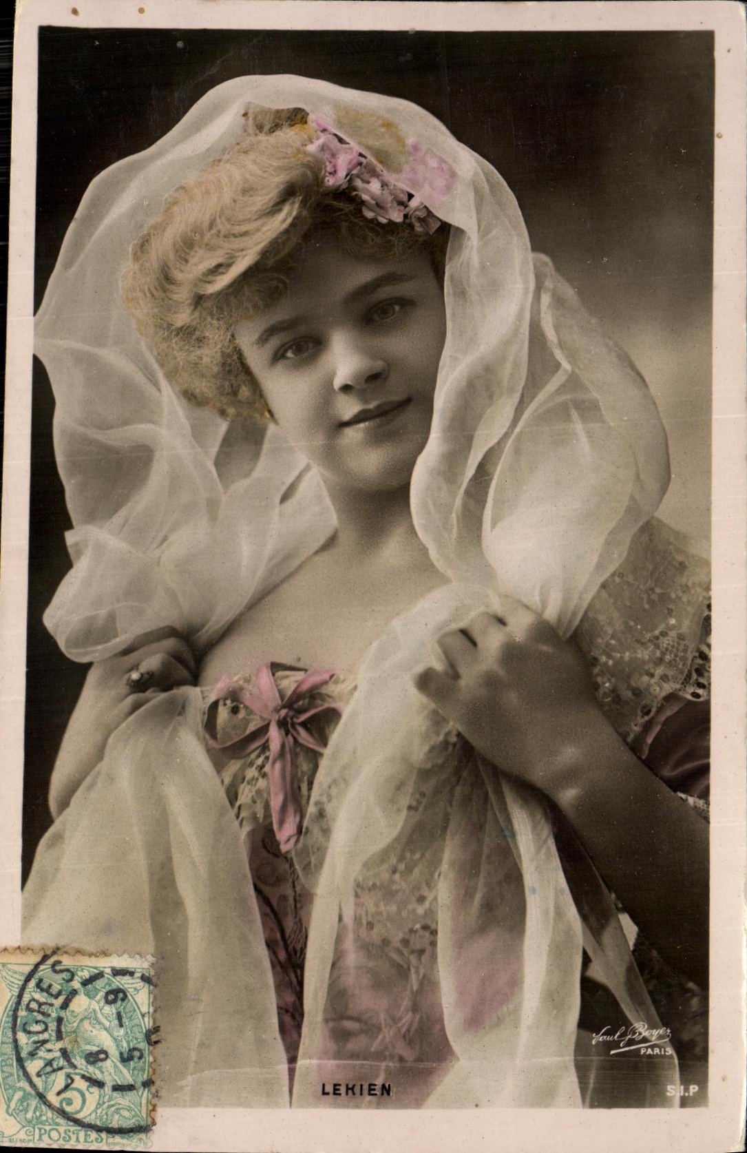 CPA Fantaisie Femme Lekien