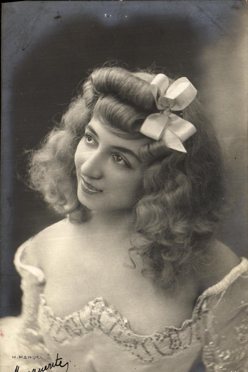 Portrait de Mme Manuel — photographie — H. Manuel