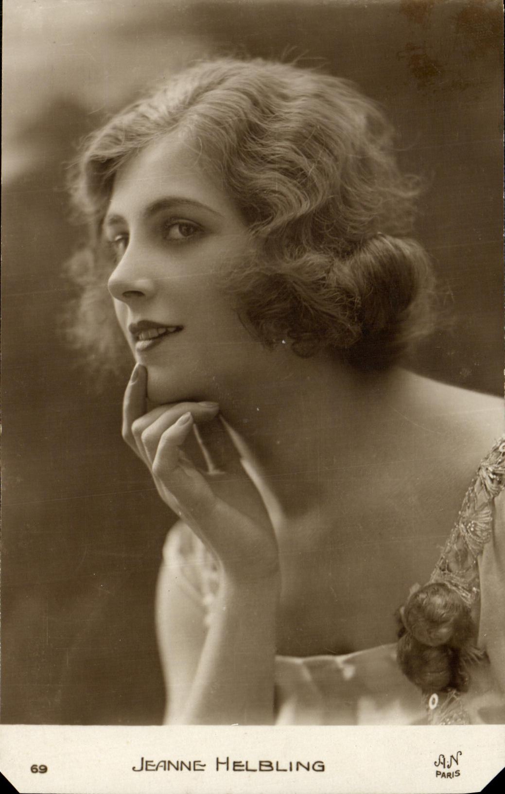 CPA Fantaisie Femme Jeanne Helbling