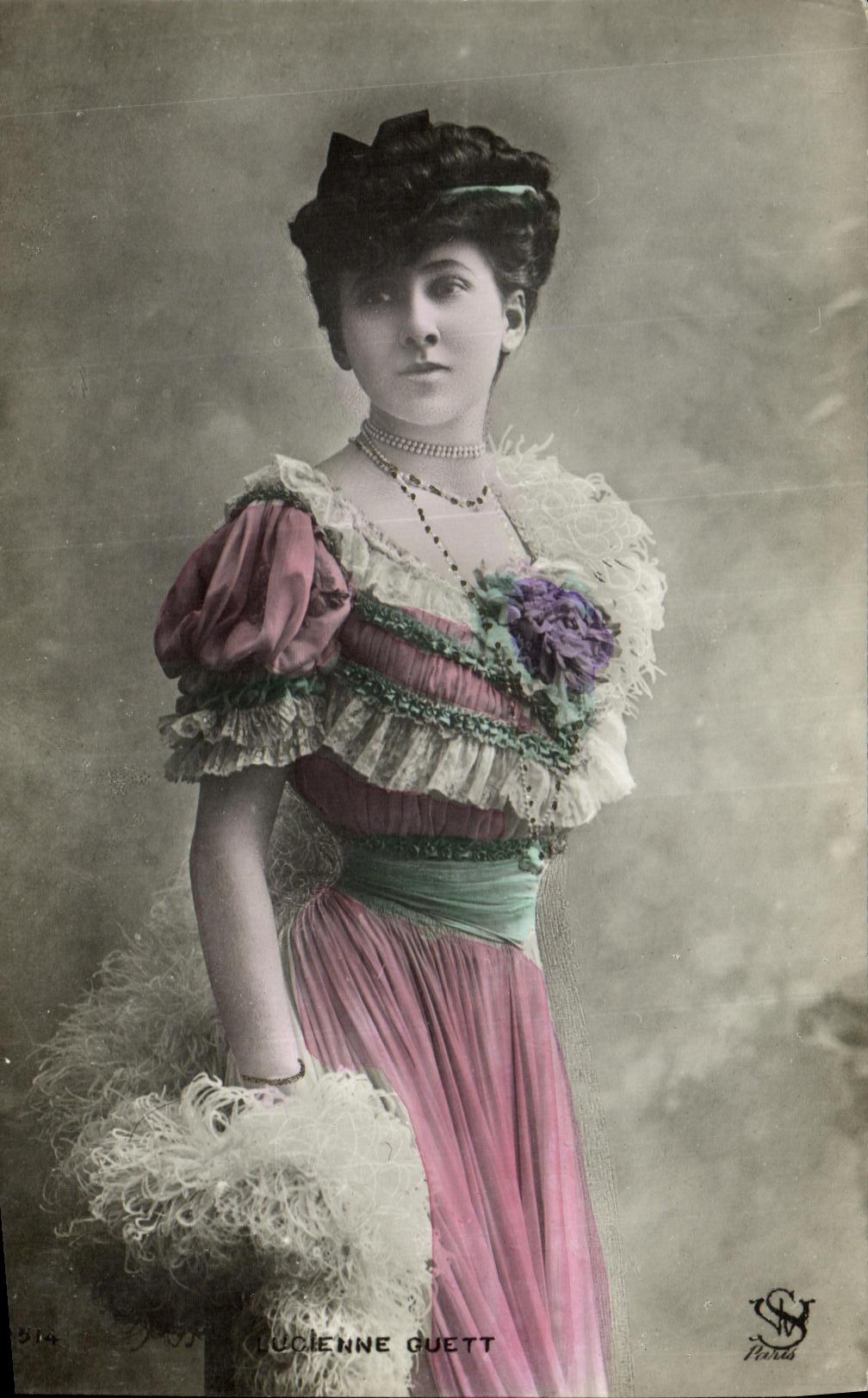 Lucienne Guett — Portrait en costume de scène — S. Nords, n° 814