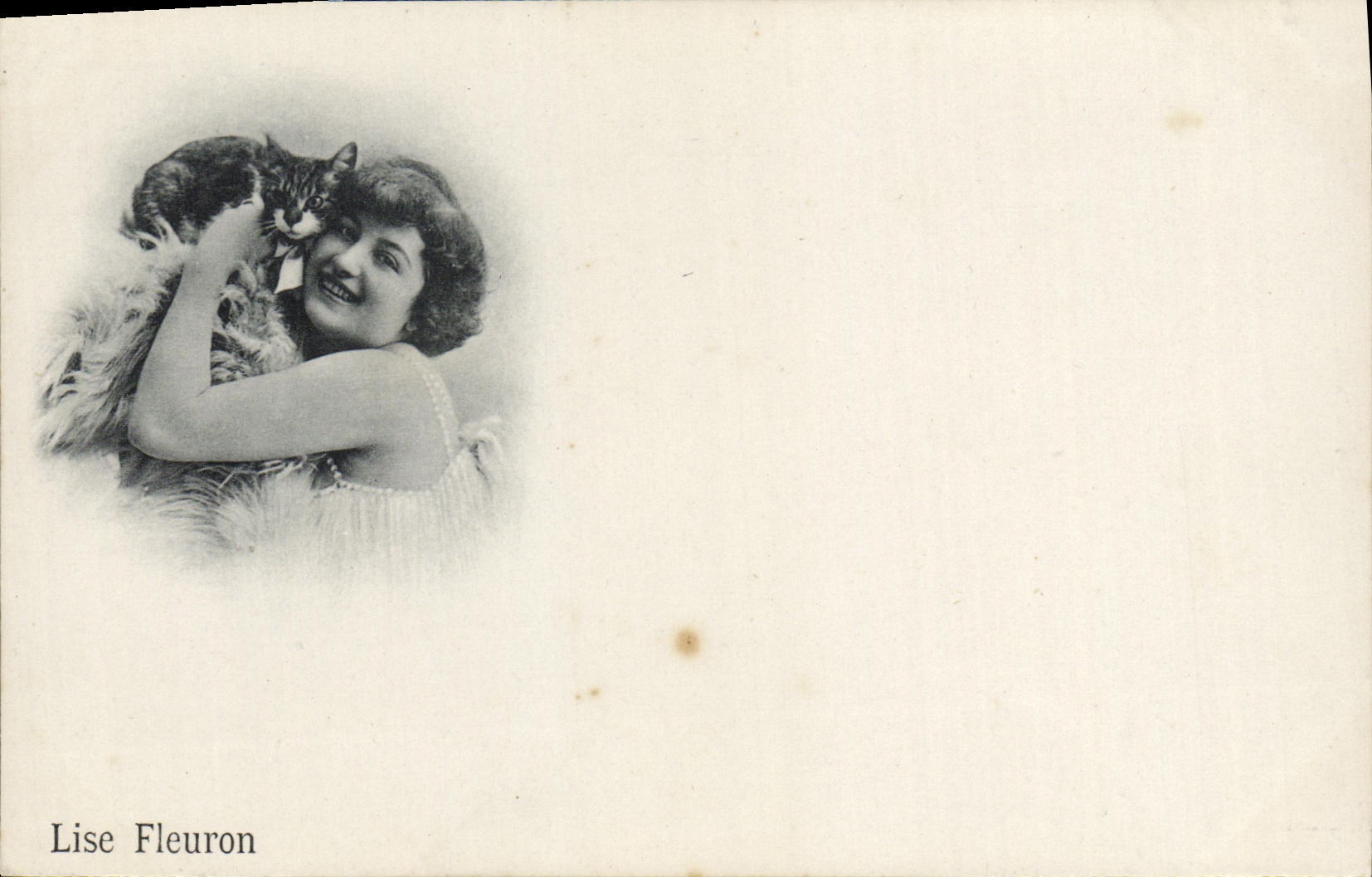 Lise Fleuron — avec chat — carte postale