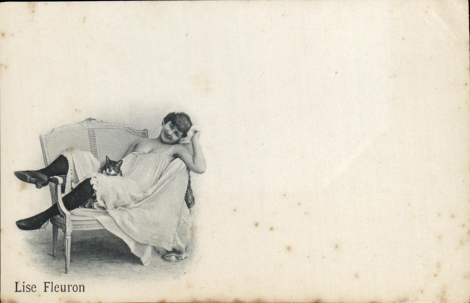 CPA Fantaisie Femme Lise Fleuron Chat