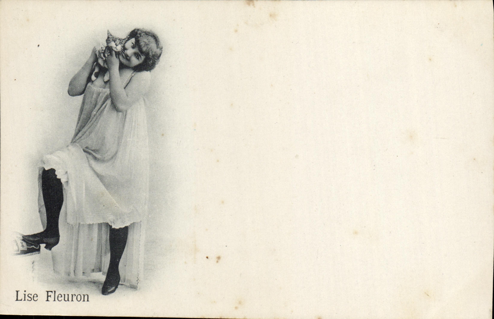 Lise Fleuron — jeune femme avec chat — carte postale
