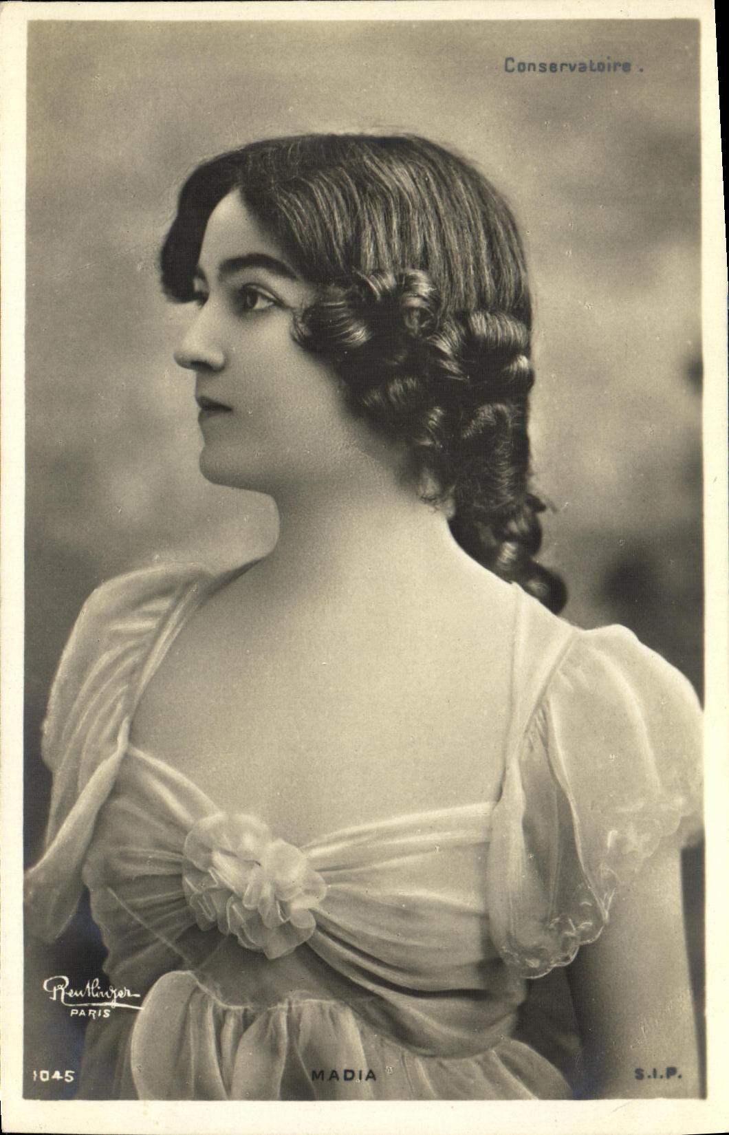 Madia — Portrait de jeune femme — Pfeutinger, Paris, n° 1045