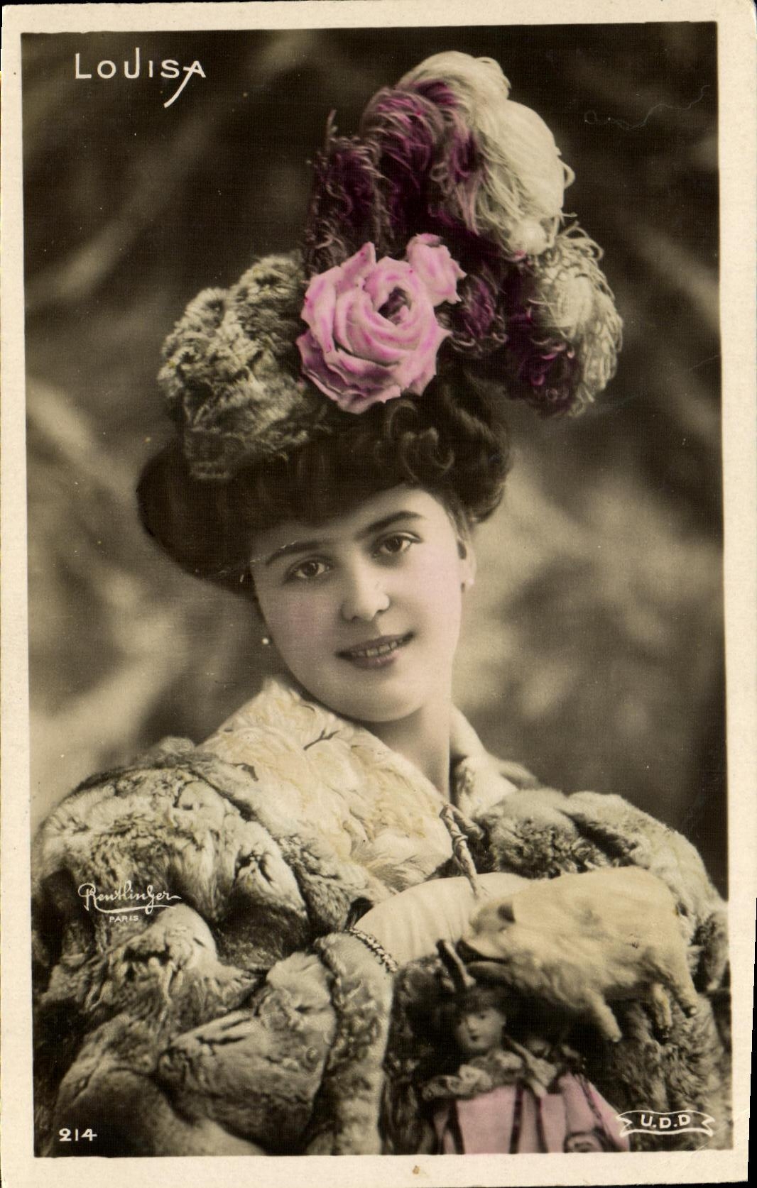 Femme en fourrure et chapeau orné — Louisa — photographe Rondlinger, Paris, n°214