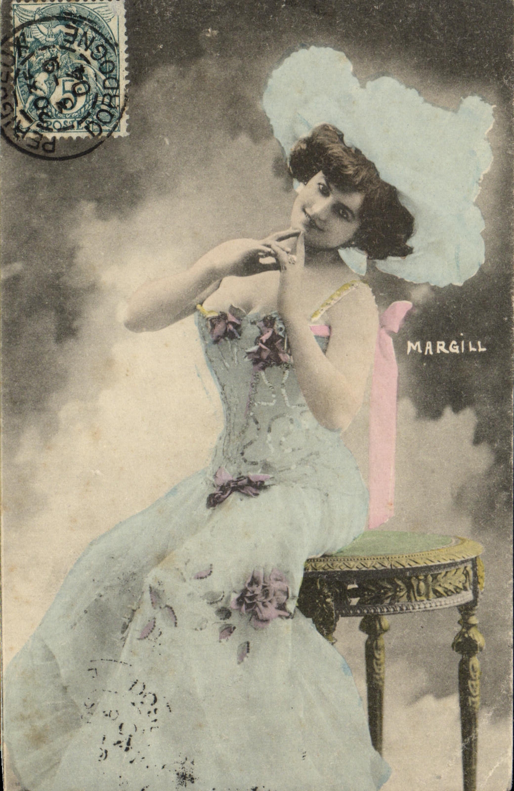 Femme en robe de bal — Margill — éditeur Margill