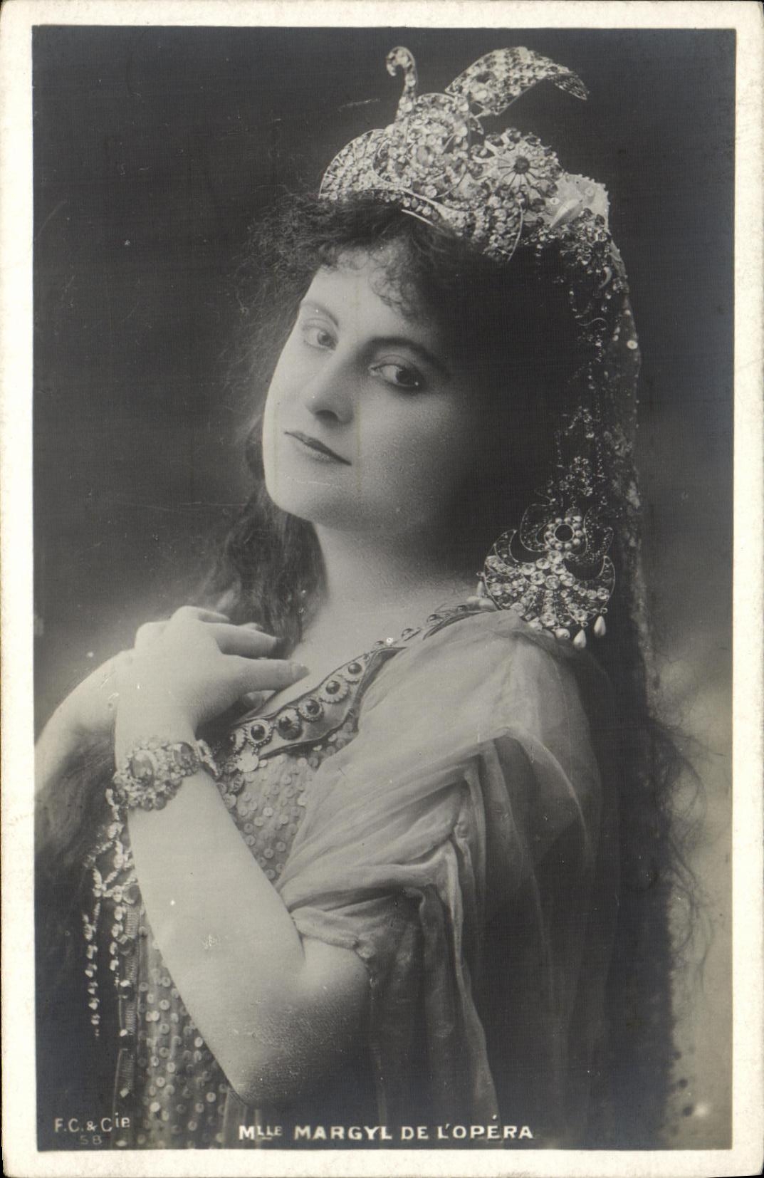 Miss Margyl der Oper — Portrait in orientalischem Kostüm — F.C.&Cie Nr. 58