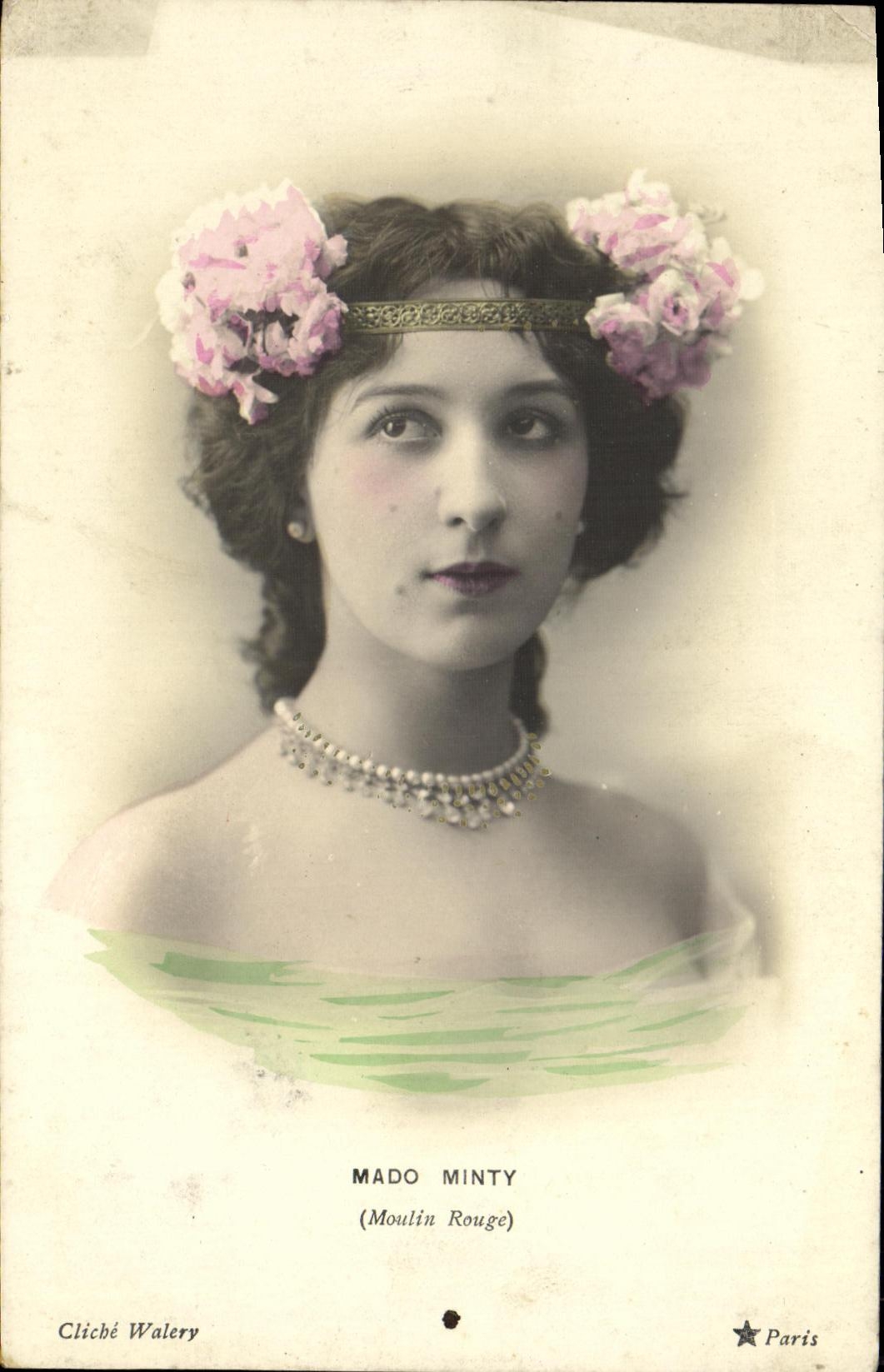 CPA Fantaisie Femme Mado Minty Moulin Rouge Paris