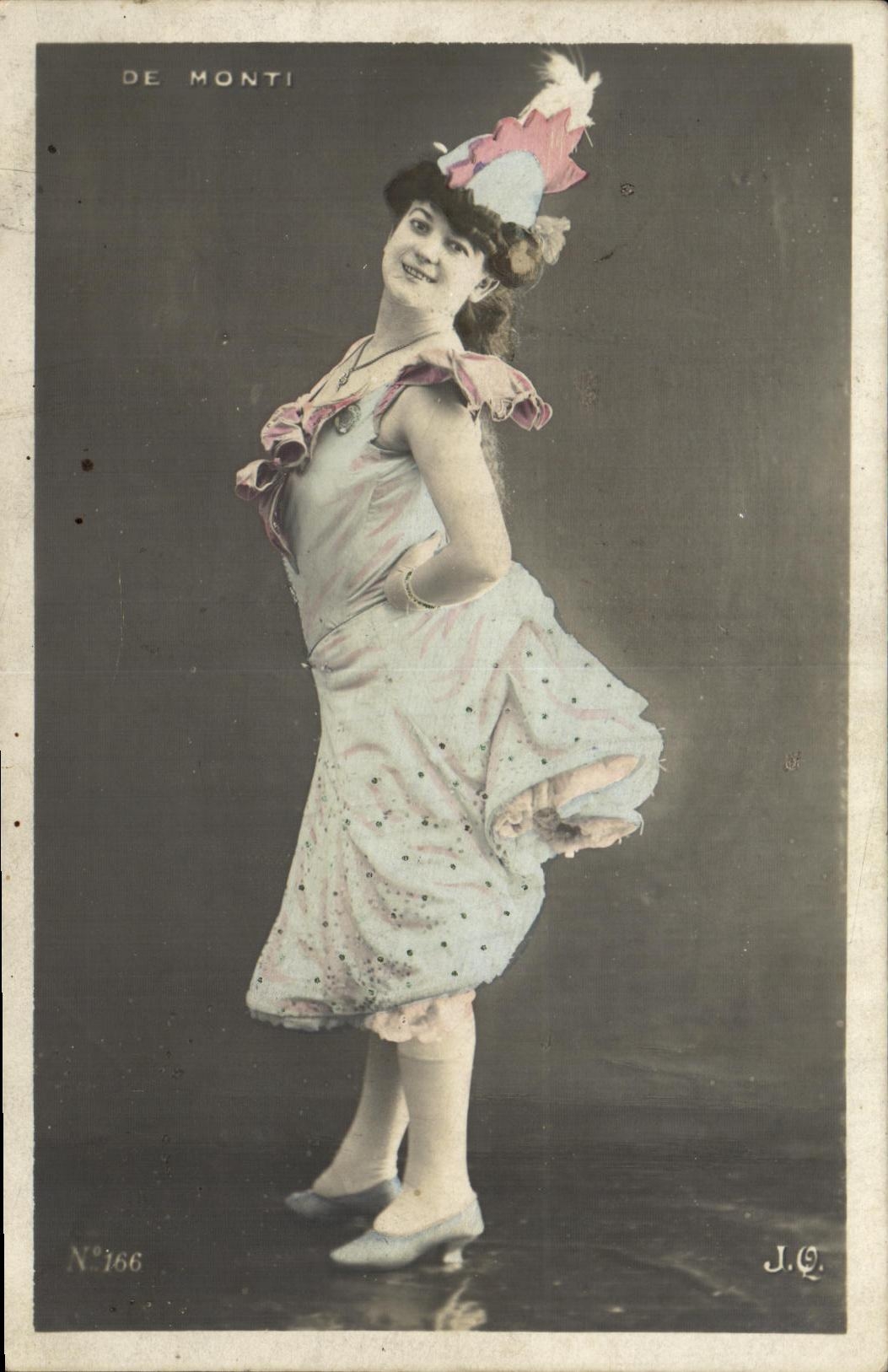 Femme en robe à pois et chapeau orné — De Monti, N°166 — J.Q.