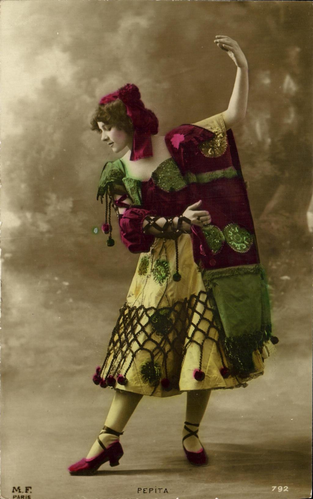 Pepita — danseuse en costume coloré — M.F. Paris n°792