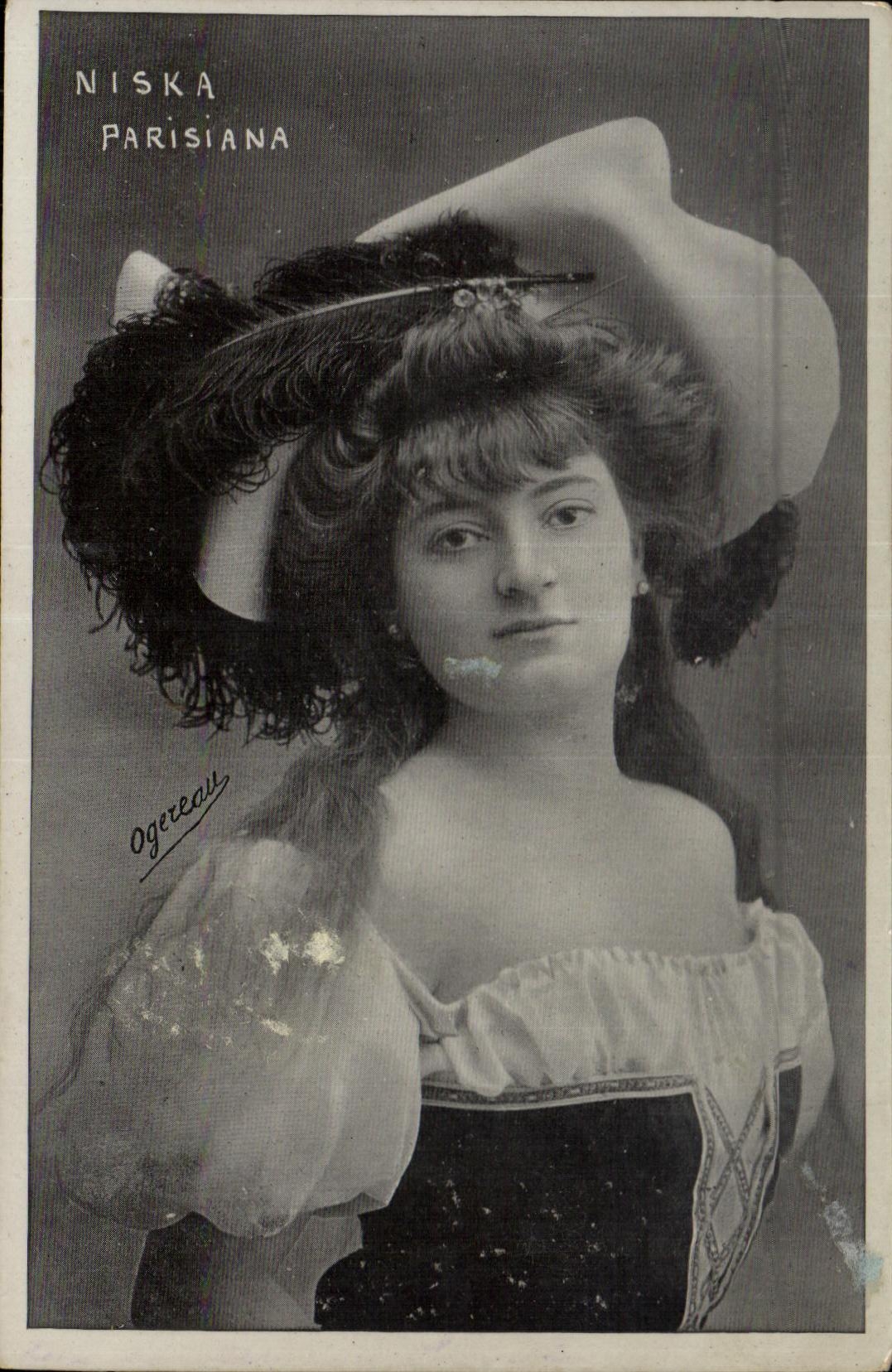 Niska Parisiana — Portrait de femme en chapeau à plumes — Ogerneau