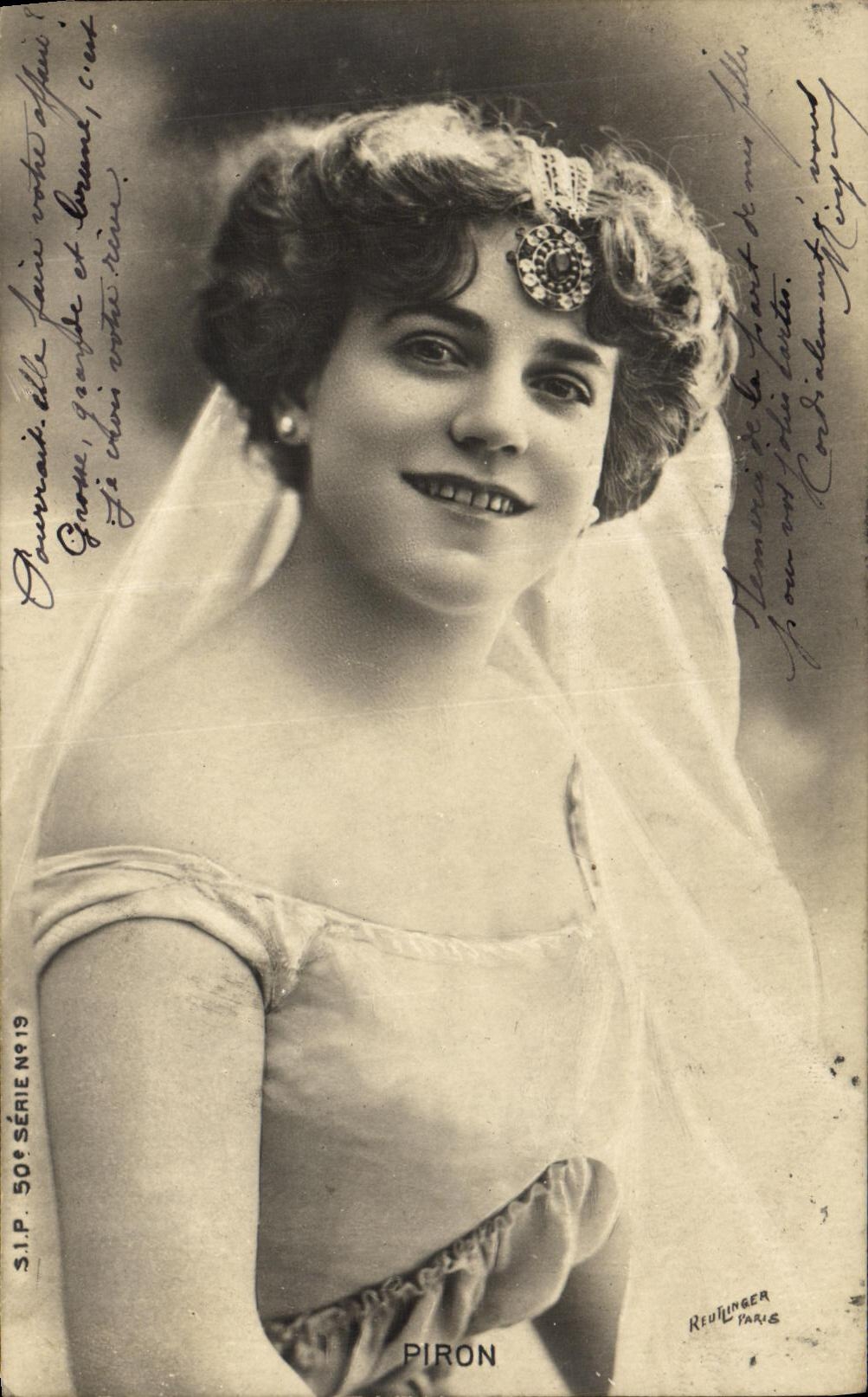 Jeune femme en robe de mariée — Piron, Paris — S.I.P. Série N°19, éditée par Reuflinger