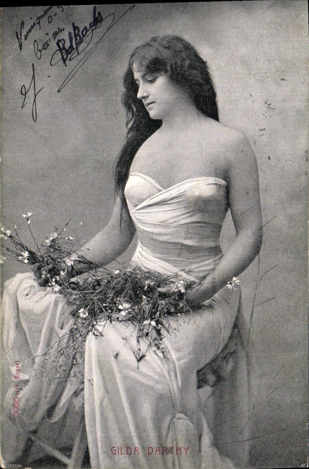 Gilda Darthy — Portrait of a woman in a white dress holding a bouquet — Terocco (publisher) n°3086