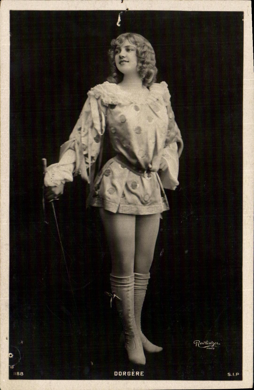 CPA Fantaisie Femme Dorgere