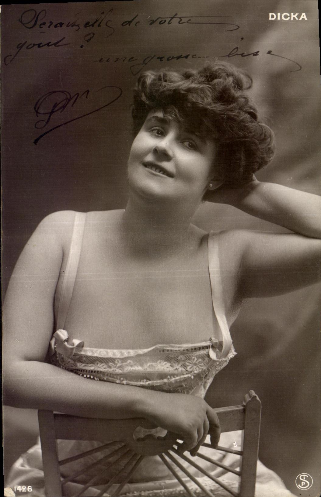 Femme en lingerie — portrait — Dicka, n°1426