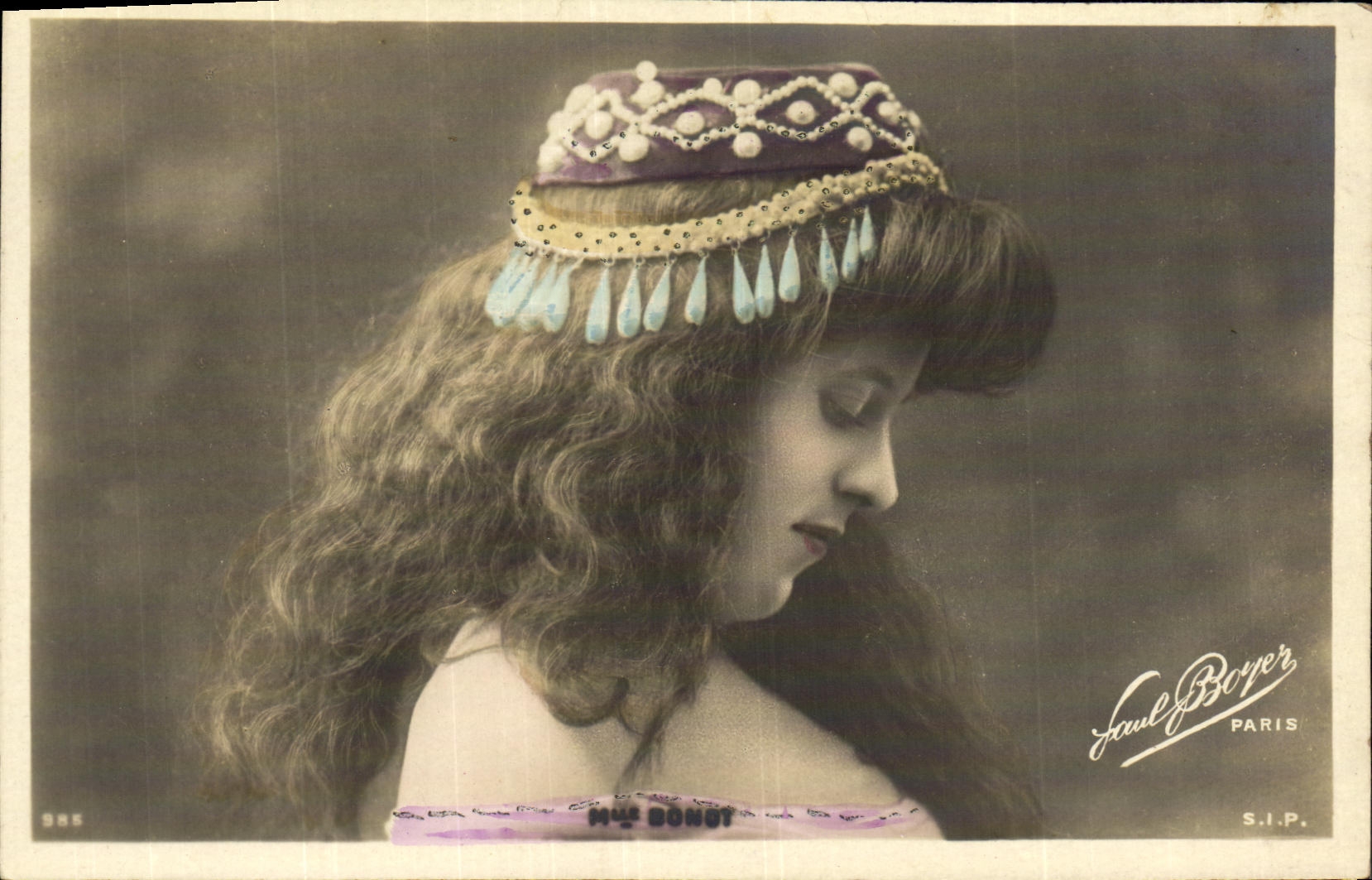Mlle Bonot — Portrait en buste — Saul Boyer, Paris, S.I.P., n° 985