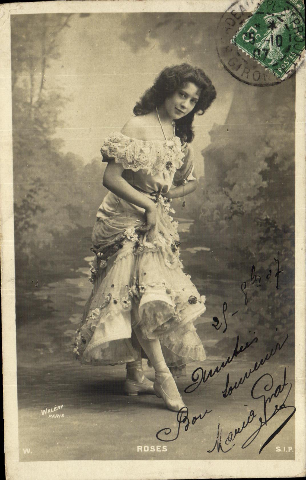 CPA Fantaisie Femme Roses