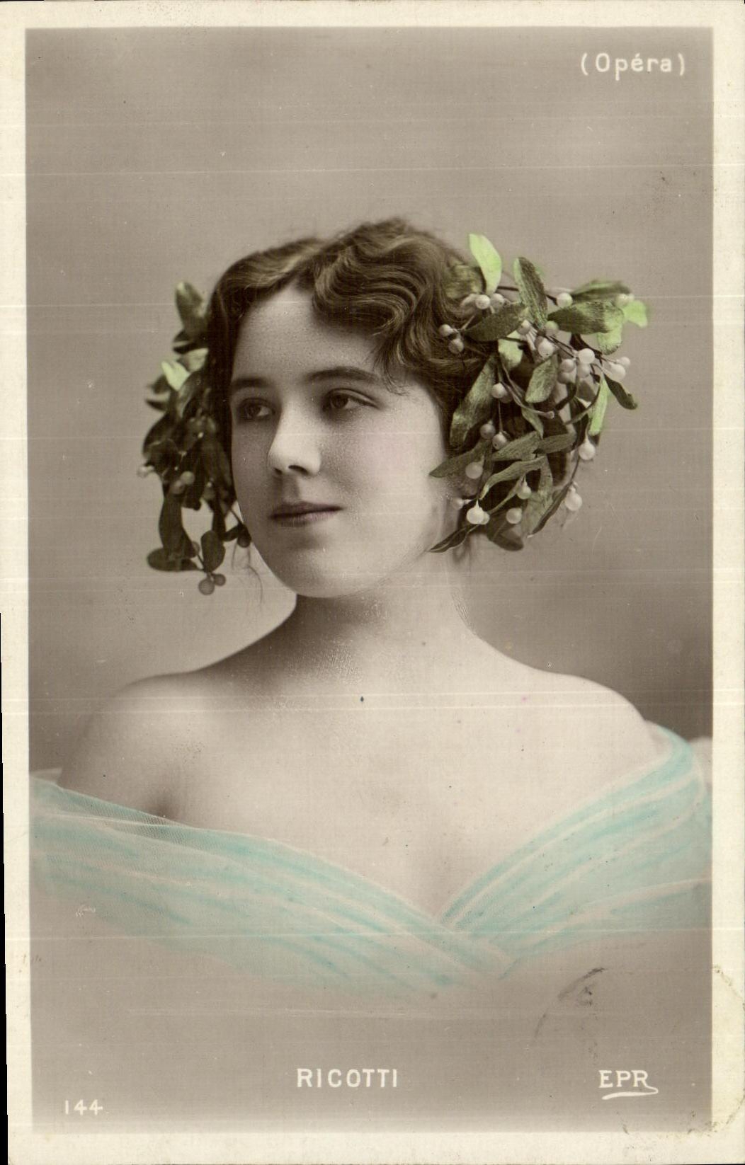 Femme avec couronne de gui — Opéra — EPR Ricotti n°144