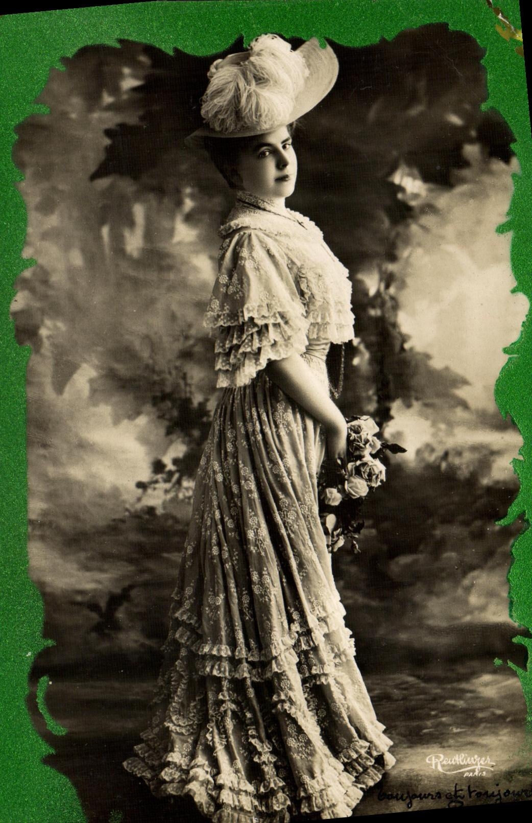 CPA Fantaisie Femme Caux