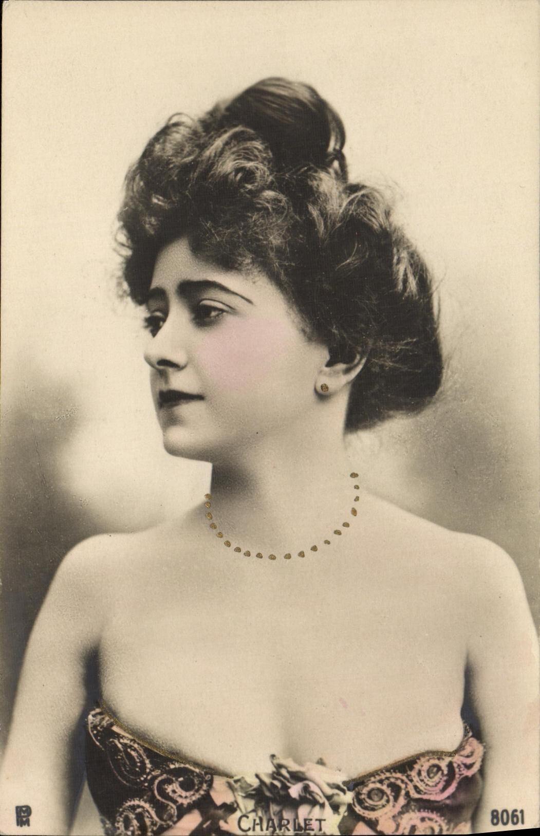CPA Fantaisie Femme Charlet