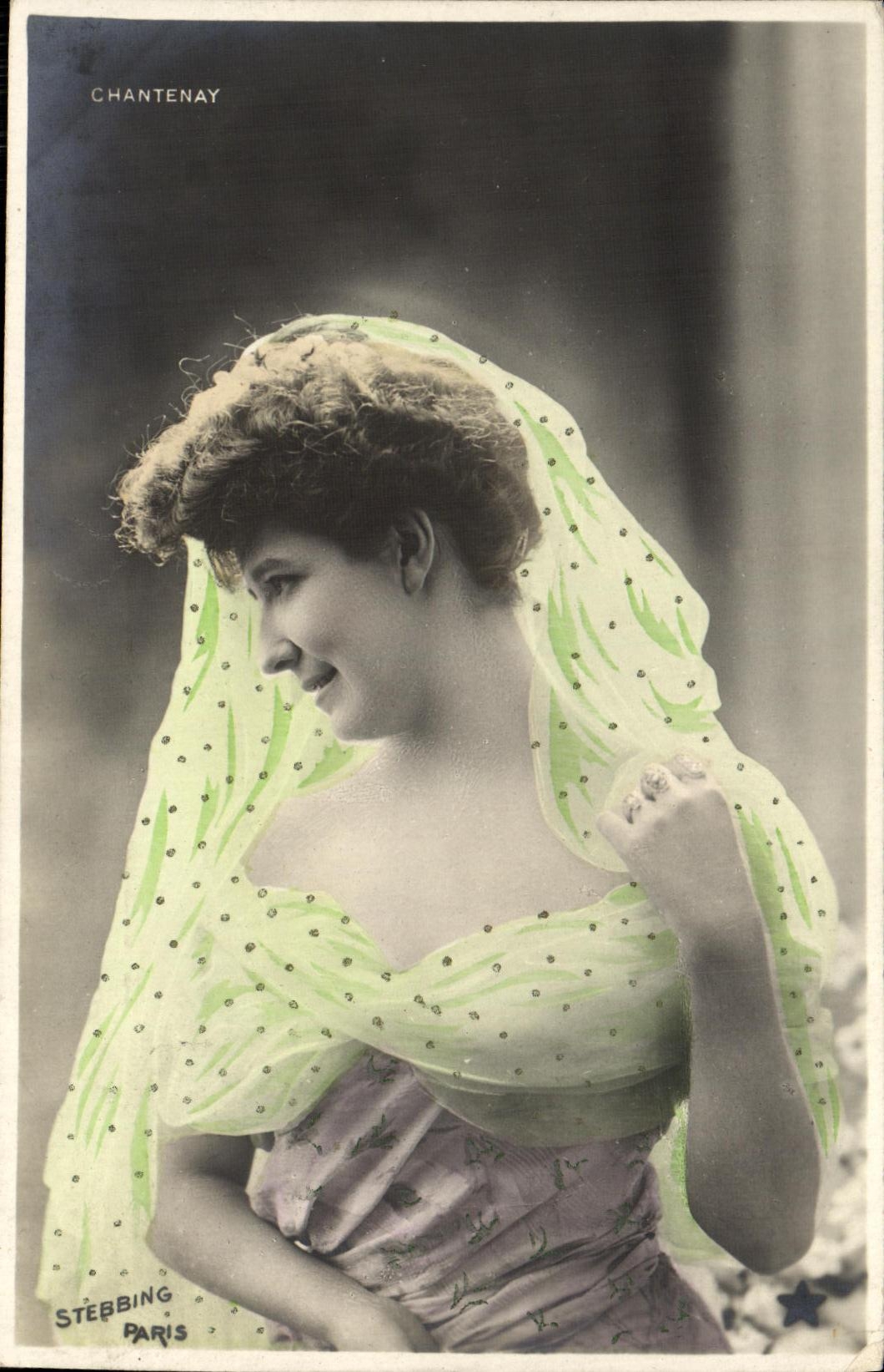 Donna in abito e velo — Chantenay — Stebbing Paris