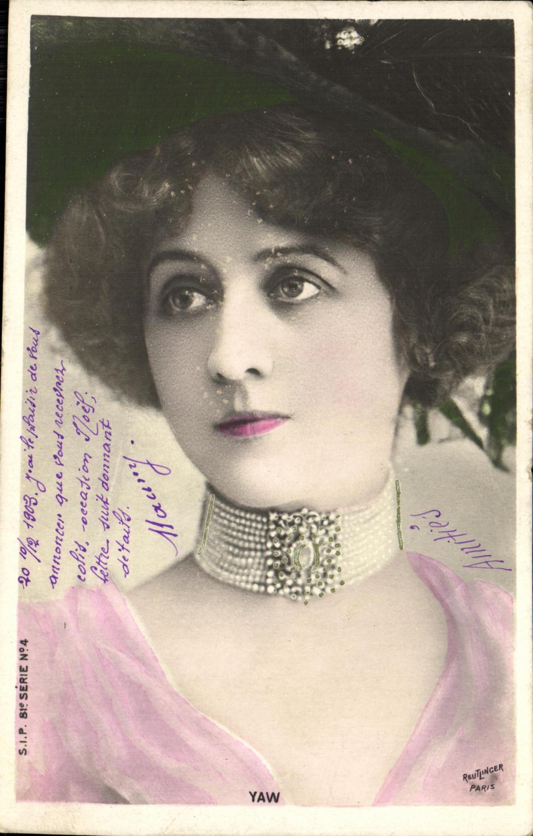 Femme en châle rose et collier de perles — S.I.P. 8e Série N°4 — Reutlinger Paris