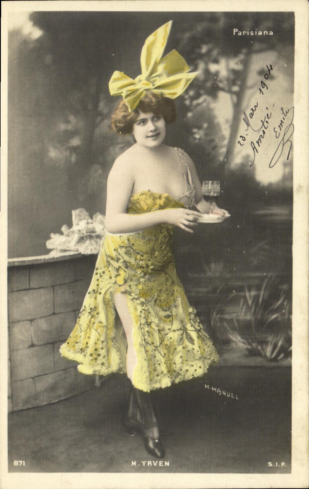 Femme en robe jaune à grand nœud — Parisiana — H. Manuel, n° 871