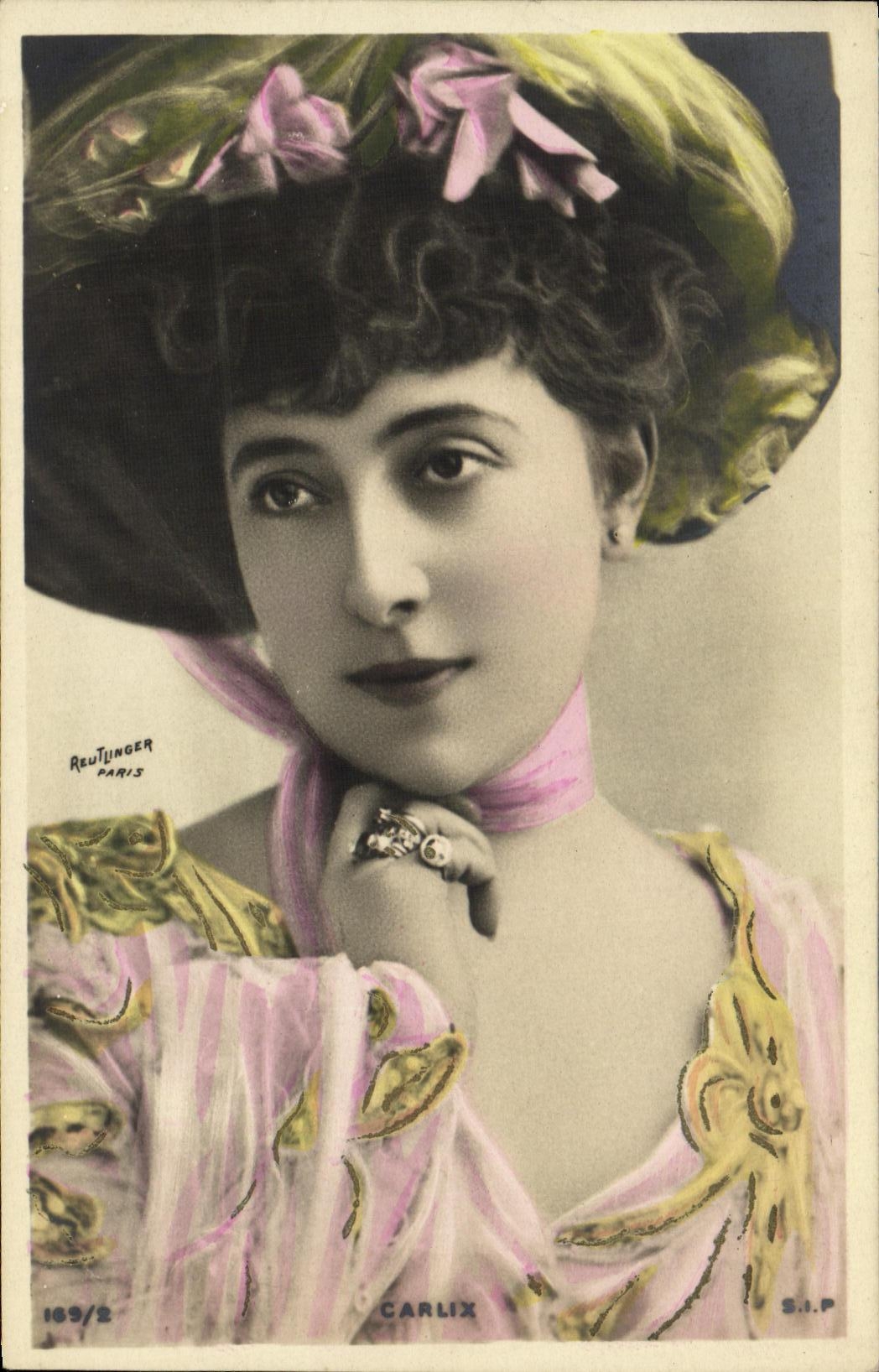 Femme en chapeau orné — portrait — ReuJinger Paris, n° 169/2