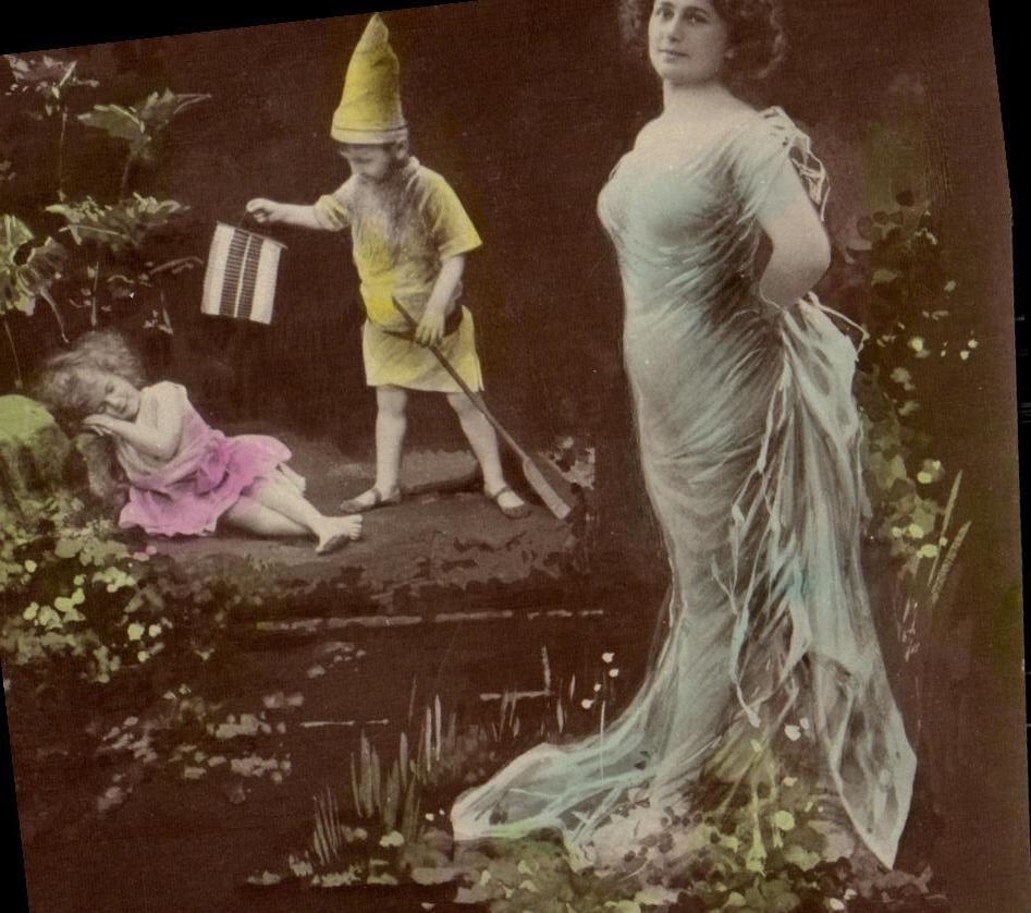 Fee und Kinder im Garten — Verleger: Neue Photographische Gesellschaft A.-G., Berlin, 1904