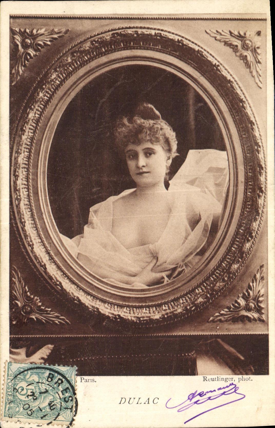 Portrait de femme — dans cadre ovale — phot. Reutlinger, Paris — édit. Dulac