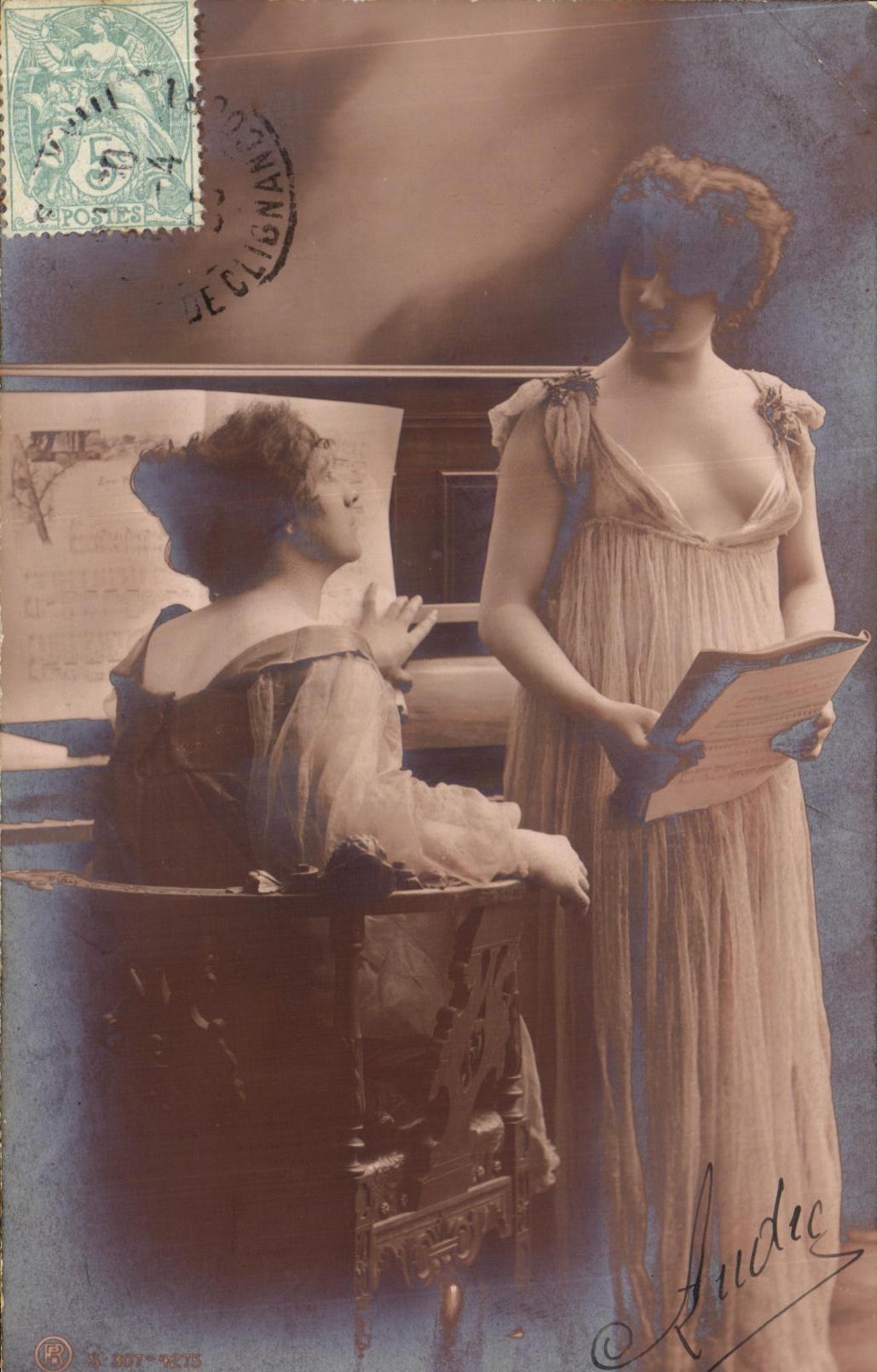 CPA Fantaisie Femmes Piano 