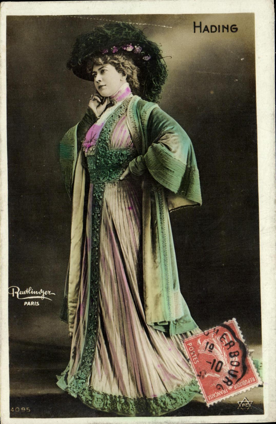 Femme en robe élégante — portrait — Reutlinger Paris n°4095