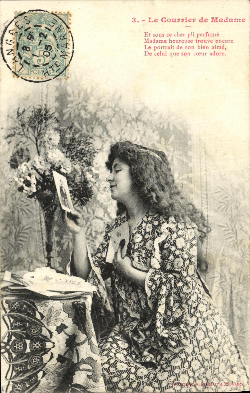Donna che legge una cartolina — serie 'Il Corriere della Signora' — A. BÉRÉRET & CIE, NANCY