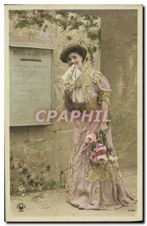 CPA Fantaisie Femme Boite aux lettres