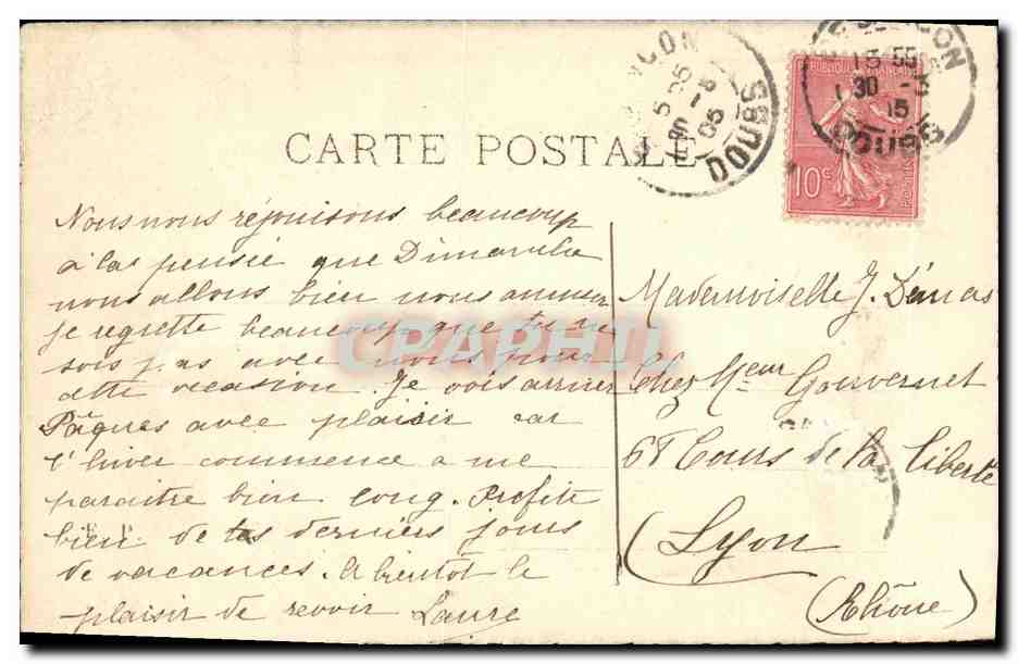 Lucicelle De Verly — jeune femme souriante dans un champ d'herbes — E.P. — Reverso