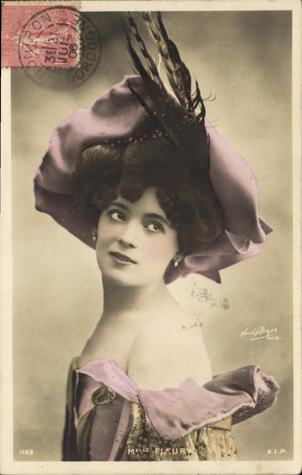 Mélène Fleur — Portrait de scène — S.I.P. n°1182, photographie de Louis Berger, Paris